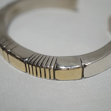 indian jewelry "johnathan nez (navajo)"heavy gauge square lined bangle 14K