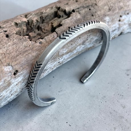 indian jewelry "Flitson Toledo(navajo)”vintage style stamped narrow bangle