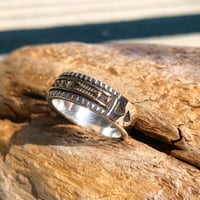 indian jewelry "Lyle Secatero(navajo)” micro stamped ring