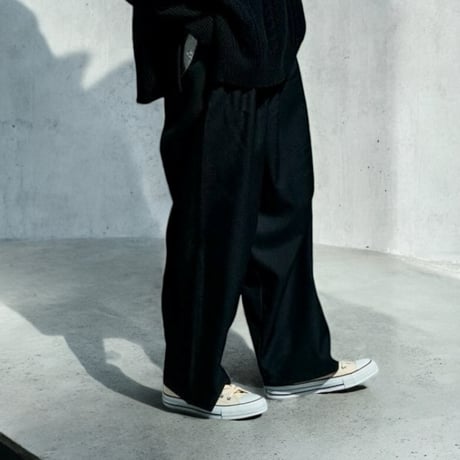CAERULA PER LIGHTS"schola sage tuck pants"(navy)unisex