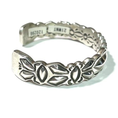 indian jewelry "Ray Adakai (navajo)” 1/2inc w-stamp cut edge bangle