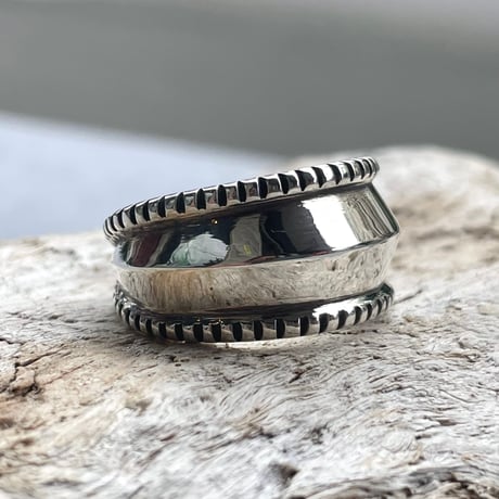 indian jewelry "Harrison Jim(navajo)" ingod repouse ring