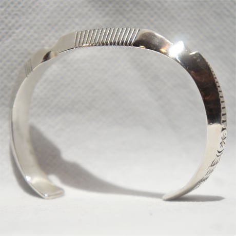 indian jewelry " Norbert Peshlsksi(navajo)" twisted triangle bangle
