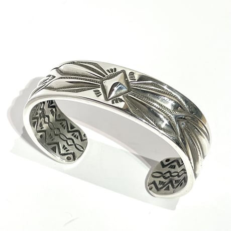 indian jewelry "Ray Adakai (navajo)” 3/4inc w-stamp wide bangle(B)