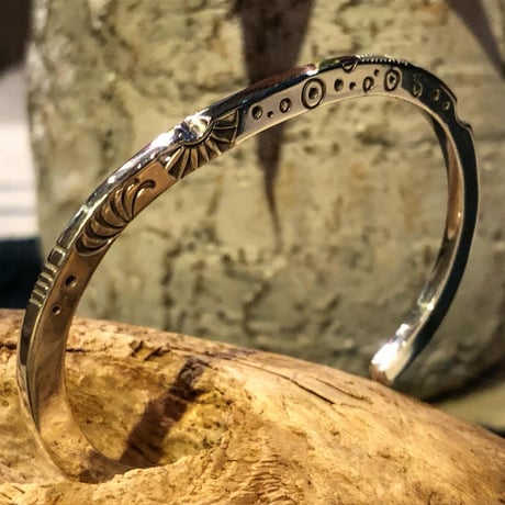 indian jewelry "Norbert Peshlakai(navajo)” stamped bangle