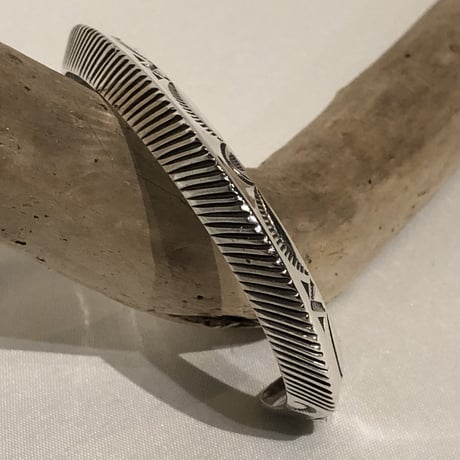 indian jewelry "kee nataani(navajo) triangle bangle"