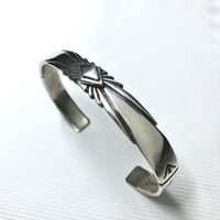 indian jewelry “lutricia yellow hair(navajo)”sunburst design bangle