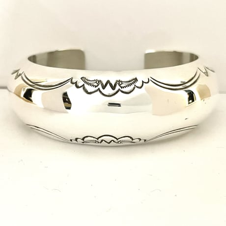 indian jewelry "Orville Tsinnie (navajo)” dome wide bangle