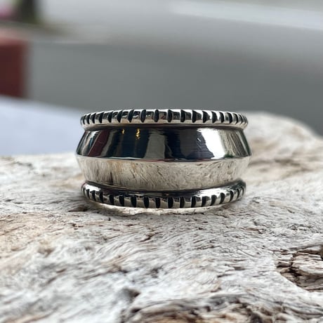 indian jewelry "Harrison Jim(navajo)" ingod repouse ring