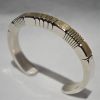 indian jewelry "johnathan nez (navajo)"heavy gauge square lined bangle 14K
