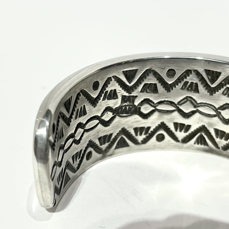 indian jewelry "Ray Adakai (navajo)” 3/4inc w-stamp wide bangle(B)