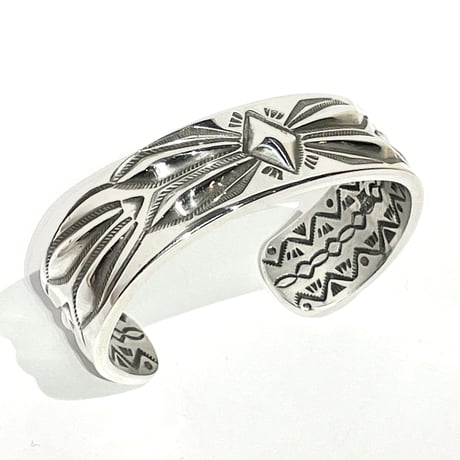 indian jewelry "Ray Adakai (navajo)” 3/4inc w-stamp wide bangle(B)