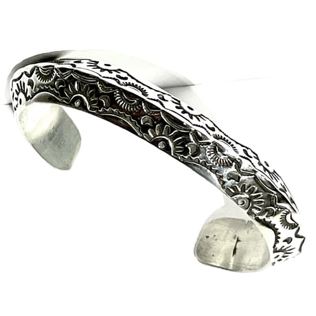 indian jewelry "Ray Adakai (navajo)” havy gauge triangle stamped bangle