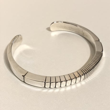 indian jewelry "johnathan nez (navajo)"heavy gauge square lined bangle