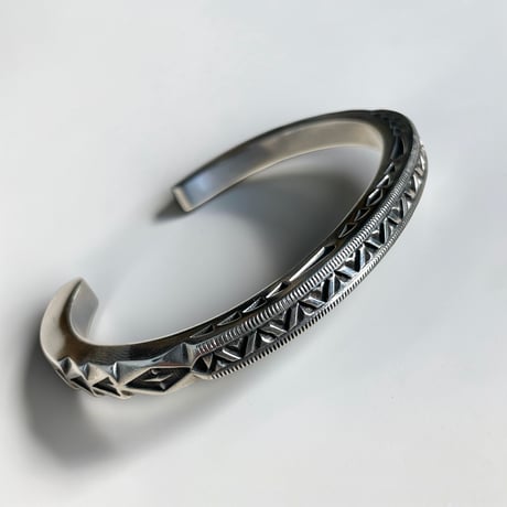 indian jewelry "Jennifer Curtis(navajo)"No.3 square wire bangle