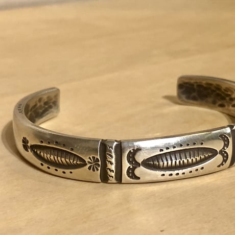 indian jewelry "Ivan Howerd(navajo)” stamped bangle
