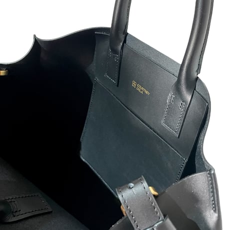 Courtney orla "slope tote M [w/srap] cow leather"  (black)