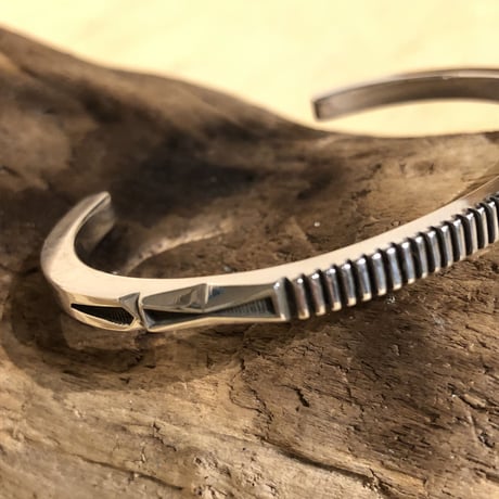 indian jewelry "Jennifer Curtis(navajo)" square wire bangle(B)