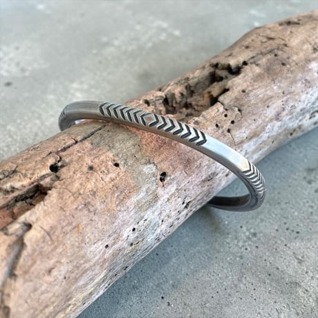 indian jewelry "Flitson Toledo(navajo)”vintage style stamped narrow bangle
