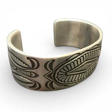 indian jewelry "calvin martinez (navajo)"ingod stamp work wide bangle