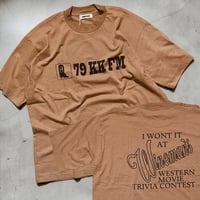UNDYED 30/PV print-T "79KK FM" (unisex)TAN
