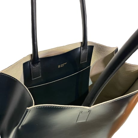 Courtney orla "slope tote w shoulder handle" PVC×LEATHER (black×pearl gray)
