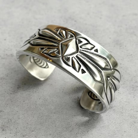 indian jewelry "Ray Adakai (navajo)” 1inc w-stamp wide bangle