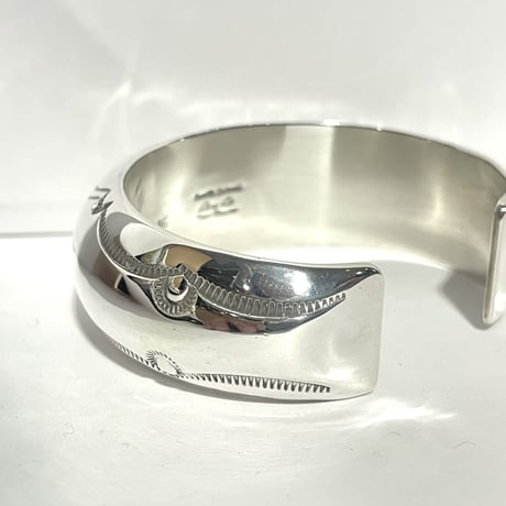 indian jewelry "Orville Tsinnie (navajo)” dome wide bangle