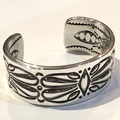 indian jewelry "Ray Adakai (navajo)” 1inc w-stamp wide bangle