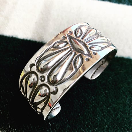 indian jewelry "Ray Adakai (navajo)” 1inc w-stamp wide bangle