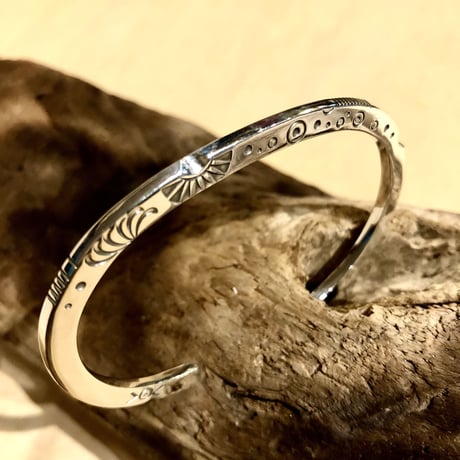 indian jewelry "Norbert Peshlakai(navajo)” stamped bangle