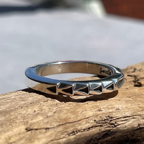 indian jewelry "Jennifer Curtis(navajo)" square wire stamped ring