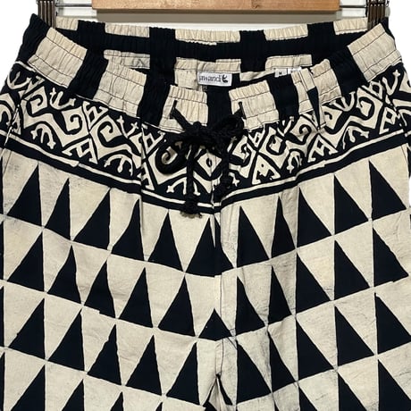 Jawandi  "batik stripe barong santai shorts" (black×natural)
