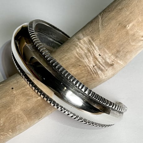 indian jewelry "Harrison Jim(navajo)"ingod repouse bangle