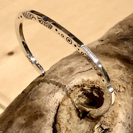 indian jewelry "Norbert Peshlakai(navajo)” stamped bangle