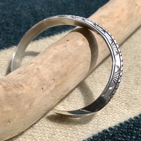 indian jewelry "wilye secatero(navajo)"triange bangle