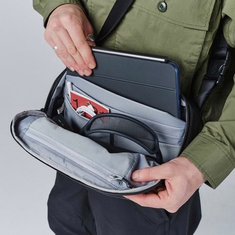Aer "Day Sling 4 Max" (black)6.0L