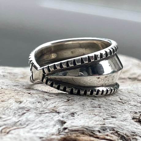indian jewelry "Harrison Jim(navajo)" ingod repouse ring