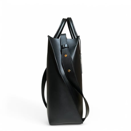 Courtney orla "slope tote M [w/srap] cow leather"  (black)