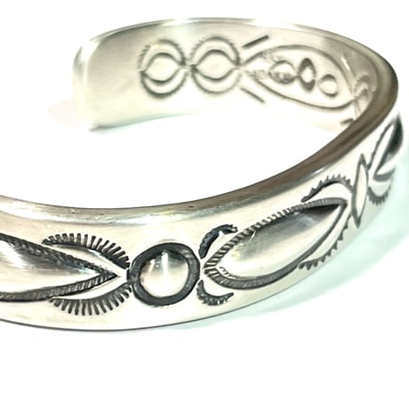 indian jewelry "Ray Adakai (navajo)” 1/2inc w-stamp bangle