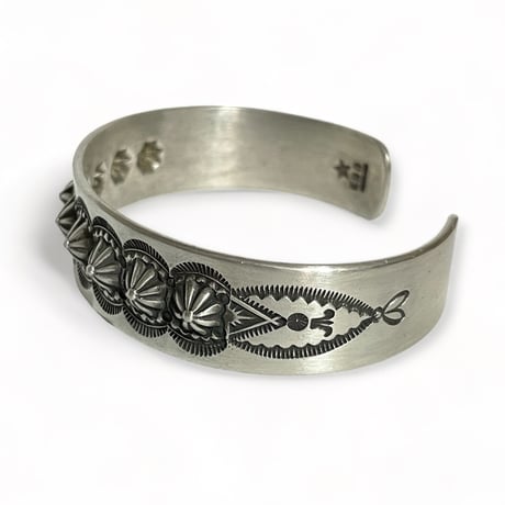 indian jewelry " Edison Sandy Smith(navajo)" emboss stampwork bangle