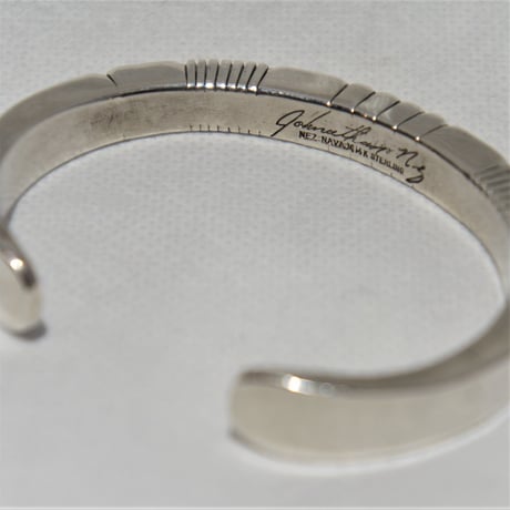 indian jewelry "johnathan nez (navajo)"heavy gauge square lined bangle 14K