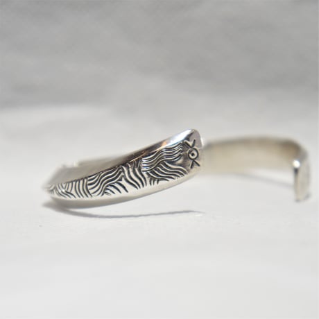 indian jewelry " Norbert Peshlsksi(navajo)" twisted triangle bangle