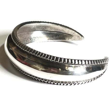 indian jewelry "Harrison Jim(navajo)"ingod repouse bangle
