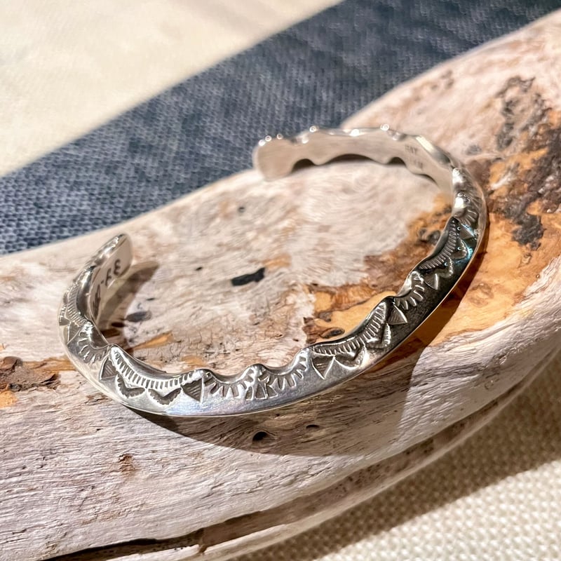 【トムヤム】レイアダカイ　ray adakai トライアングル　バングル 130mm】トライアングルワイヤージグザグバングル By Ray Adakai