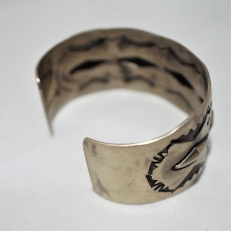 indian jewelry "nora tahe(navajo)"stamped wide bangle