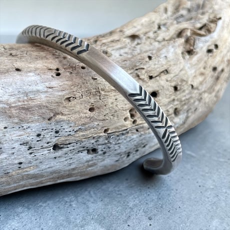 indian jewelry "Flitson Toledo(navajo)”vintage style stamped narrow bangle
