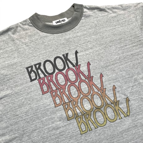 UNDYED 30/PV print-T "BROOKS" (unisex)GR