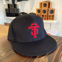 ST CAP RED SNAPBACK CAP [BLACK]