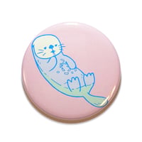 柿ピー：ラッコ　バッジ